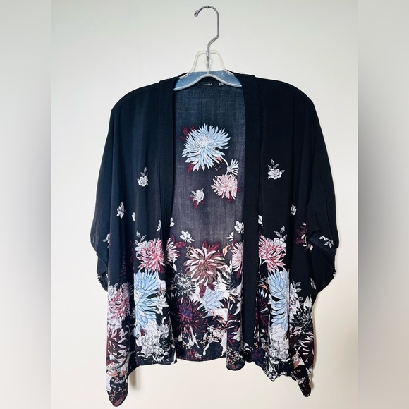 COPY - Beautiful ARITZIA TALULA floral kimono - Picture 1 of 9